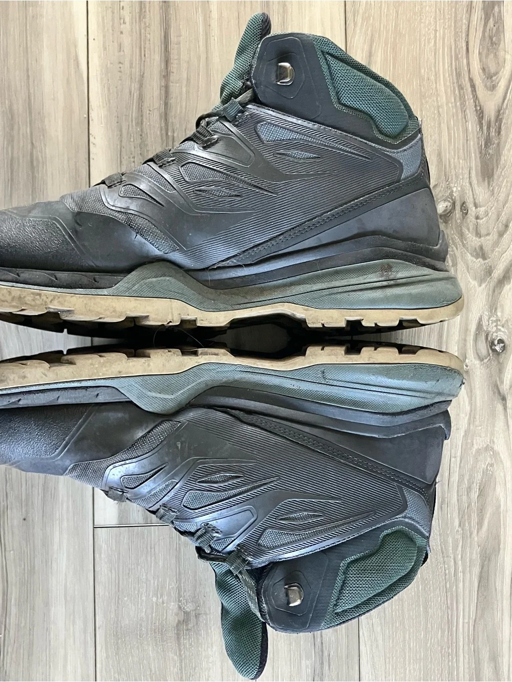 Helly Hansen Men’s Black and Teal Outdoor Boots